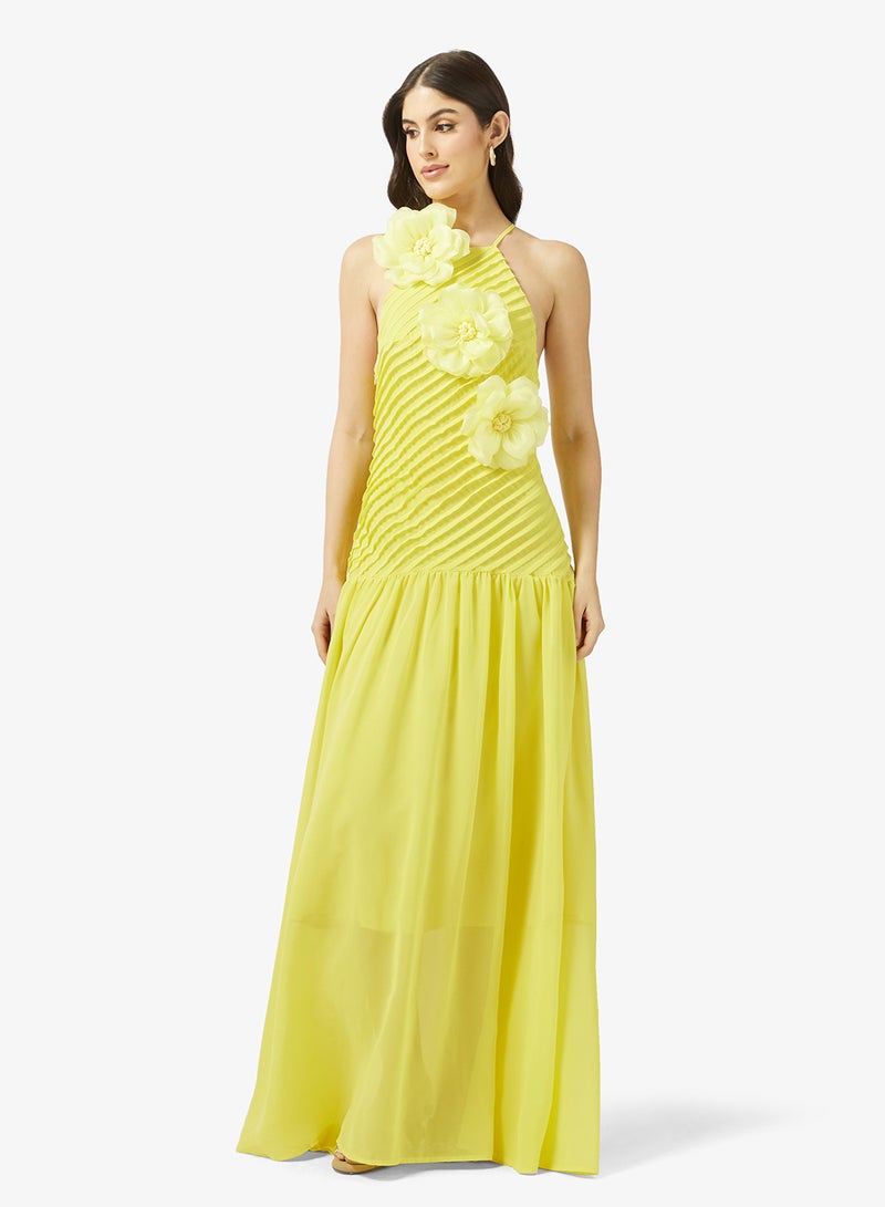 ايلا فستان بياقة هالتر وزهور ثلاثية الأبعاد - Image 1